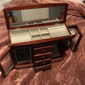 Jewelry box